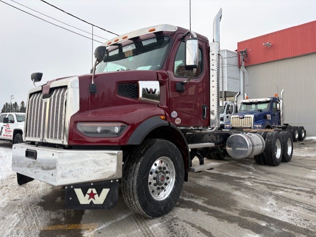 WW5437 WESTERN STAR 47X 2027 CRANBERRY