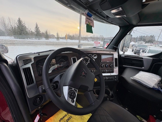 WW5437 WESTERN STAR 47X 2027 CRANBERRY