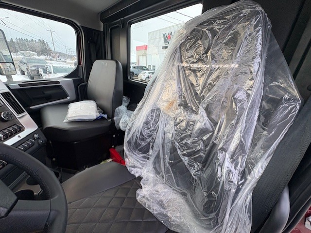 WW5437 WESTERN STAR 47X 2027 CRANBERRY