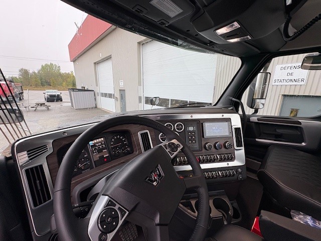 WT8451 WESTERN STAR 49X 2026 NOIR