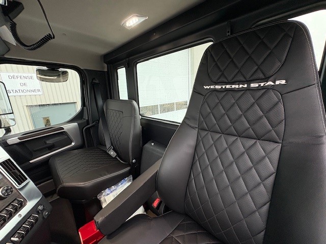 WT8451 WESTERN STAR 49X 2026 NOIR