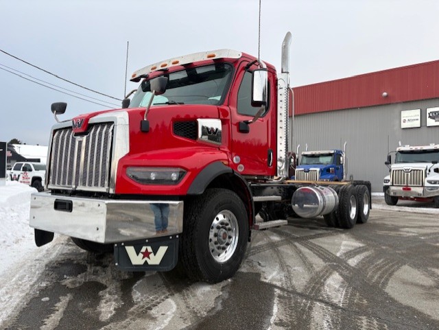 WW5436 WESTERN STAR 47X 2027 ROUGE